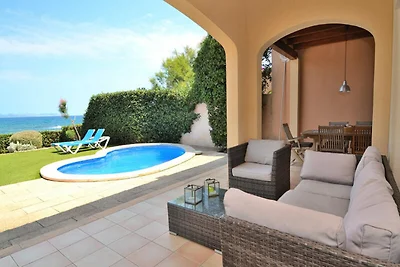 Villa in Colonia mit Pool und Meerblick