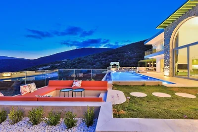 Villa in Kalkan mit Schwimmbecken