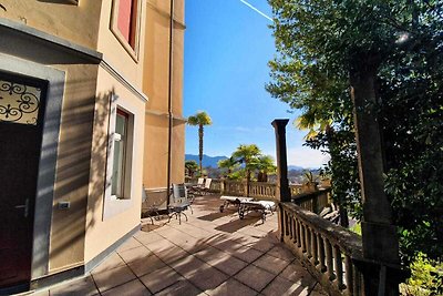 Wohnung in historischer Villa mit Seeblick in...