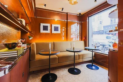 Vertraulicher Raum 4, nur einen Steinwurf vom...