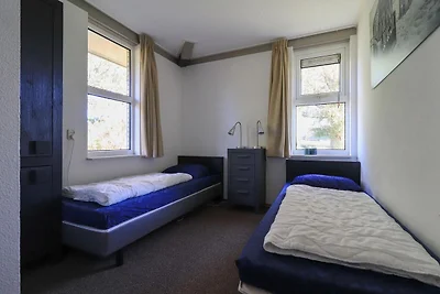 Kompakter Wellness-Bungalow am Wasser