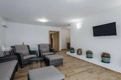 Holiday Home Milutin 1 - Four Bedroom Holiday...