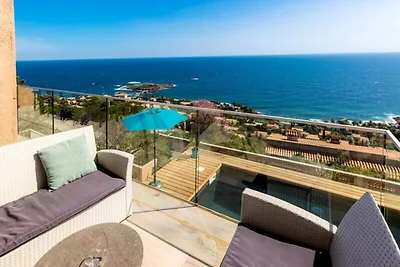 Villa an der Côte d’Azur mit Meerblick