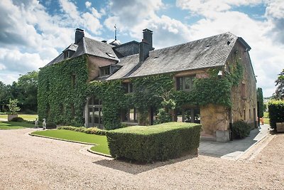 Luxuriöses Schloss mit Whirlpool in der...