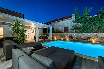 Villa in Pakostane mit privatem Pool