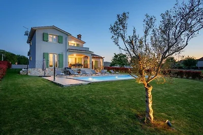 Villa in Pazin mit Schwimmbecken