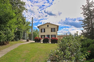 Appartamento con piscina, giardino, BBQ e...