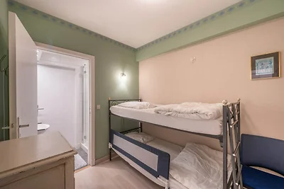 Modernes Apartment mit seitlichem Meerblick