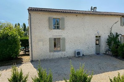 Villa mit Terrasse im ländlichen Chalais