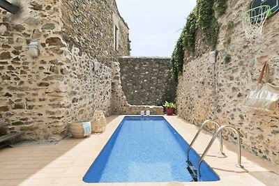 Casa padronale a Garriguella con piscina...