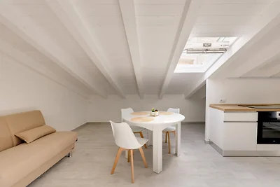 Brandneues Dachgeschoss-Studio-Apartment,...
