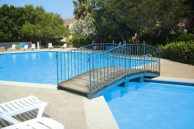 Wohnung im sardischen Stil mit Pool