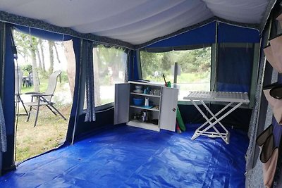 Accogliente tenda lodge con giardino