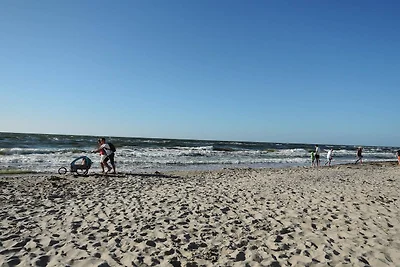 Komfortables Haus am Wasser mit Whirlpool