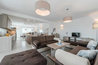 Deluxe Four Bedroom Villa with Private Pool (...