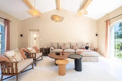 Villa in Roquefort mit Infinity-Pool