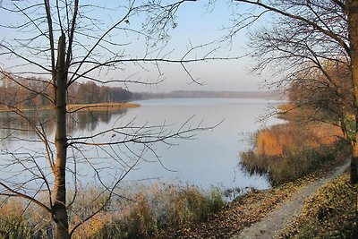 Ferienhaus mit Kamin, direkt am See, Ryn