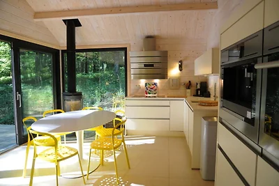 Chalet moderno situato nel bosco