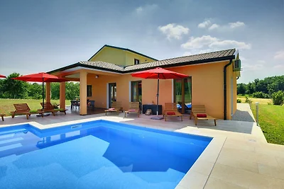 Villa con piscina a Pisino