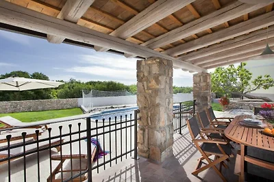 Villa in Koromačno mit Schwimmbecken