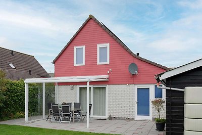 Geräumiges Ferienhaus mit Sauna in Strandnähe