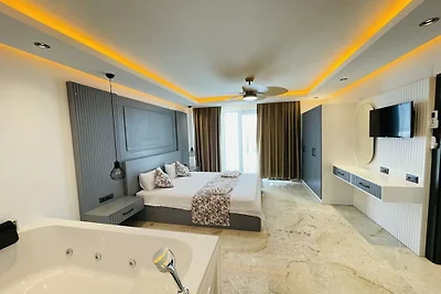 Villa in Kalkan mit Schwimmbecken