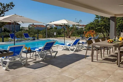 Seaview Villa Deep Green with pool