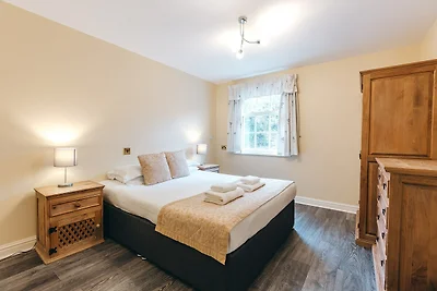 Serene 2-Bedroom Cottage in Dorrington, No...