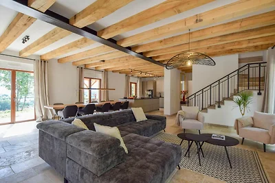 Elegante Villa für 10 Gäste mit Pool- und...