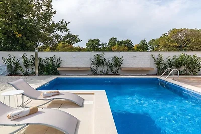 Villa in Svetvincenat mit Schwimmbecken