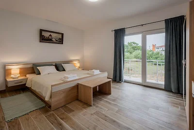 Holiday Home Milutin 1 - Four Bedroom Holiday...