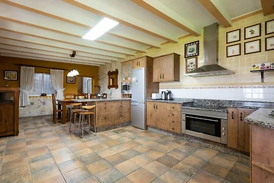 Geräumige Familienvilla mit beheiztem Pool
