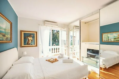 Art Apartment with Sea View