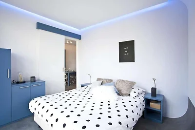 Zeitgenössisches Waterfront Chalet für 4...