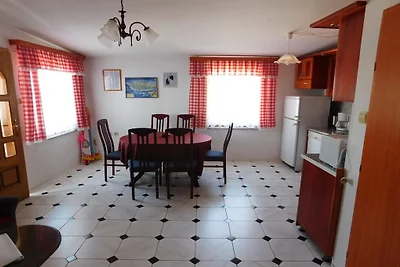 Vakantieappartement in Karlobag met barbecue