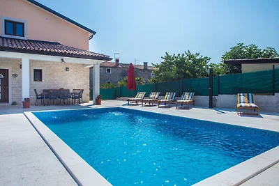 Stilvolles Ferienhaus in Brtonigla mit Pool