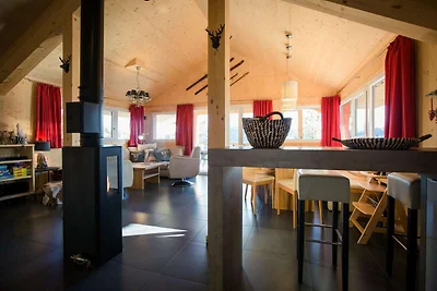 Lebhaftes Chalet mit Whirlpool