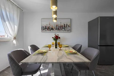 Kastel Stari Sunny Downtown Apartment with Te...