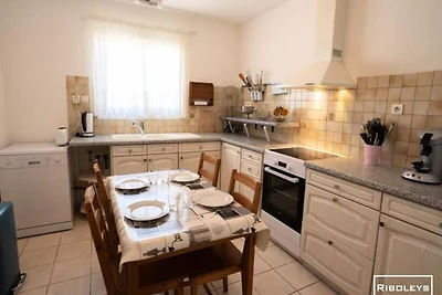 Villa in Vias mit Pool und Garten