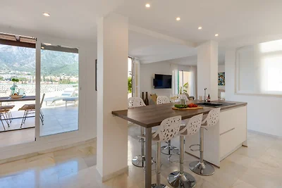 Penthouse in City Centre Marbella with...