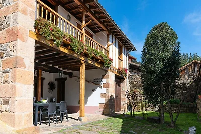 Casa a Liébana con vista sulle montagne
