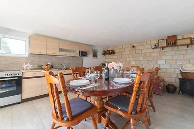 Serene Retreat Holiday Home with Pool - Two B...