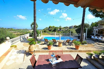 Villa in Muro met zwembad en uitzicht op het...