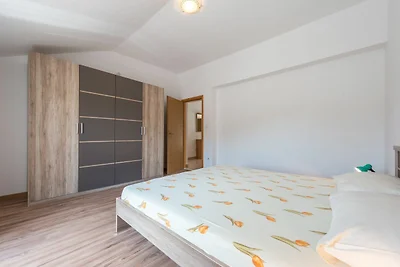 Apartments Lucija - Three Bedroom Apartment w...