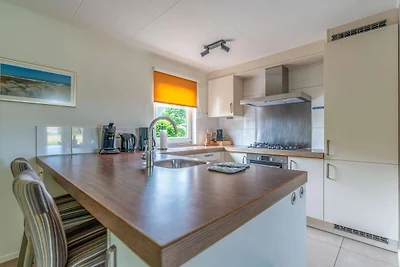 Charmante Villa mit Sauna am Wasser