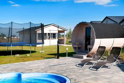 Ferienhäuser mit Swimmingpool, Whirlpool und...