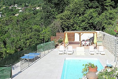 Villa spacieuse avec piscine privée, vue pano...