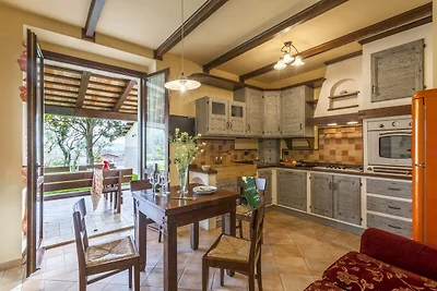 Ruhiger Rückzugsort mit Blick auf das Tal