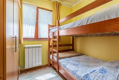 Vakantiehuis in Tinjan met zwembad