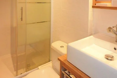 Komplett renovierte Wohnung für 8 Personen